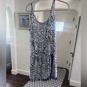 Lilly Pulitzer Romper. size m.  navy and white